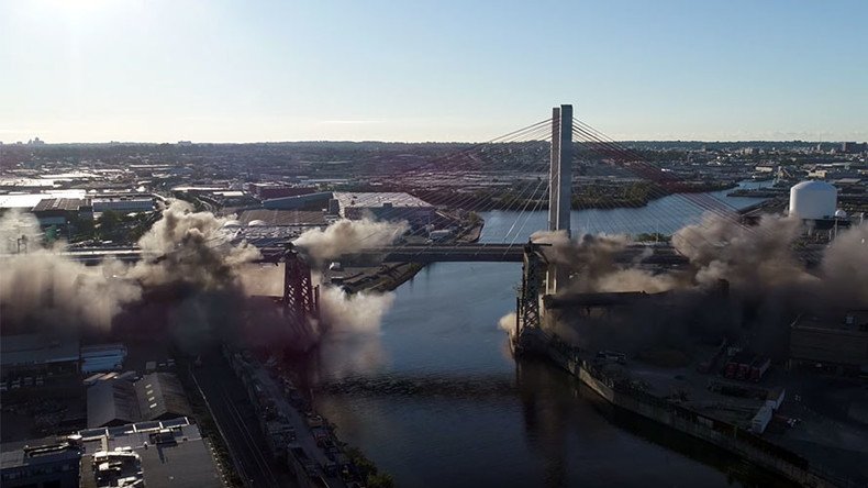 Drone footage captures moment 80-yo New York bridge is demolished (VIDEOS)
