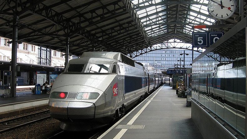 Lausanne train station briefly evacuated over bomb scare