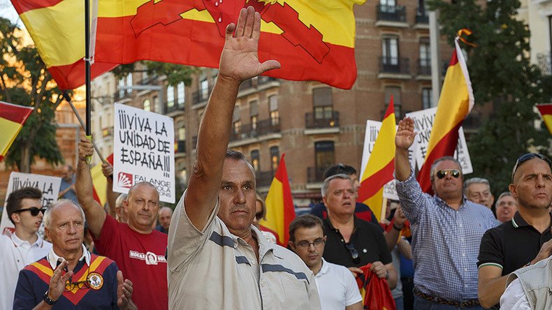 Fascist salutes seen at pro-Spanish unity demos in Madrid, Barcelona (PHOTOS, VIDEO)