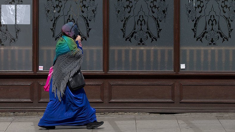 ‘Shockingly badly integrated’ Pakistani women live in ‘entirely different society’ in Britain