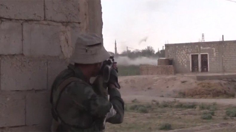 At terrorists’ door: RT crew caught in fierce fight against ISIS in Syria (VIDEO)