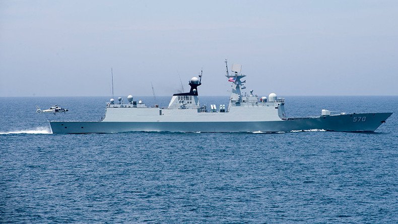 Beijing sends frigate & jets to warn off US destroyer near disputed South China Sea islands
