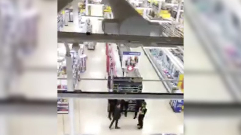 Security guard occupies supermarket rafters to protest ‘unfair dismissal’ (VIDEO)