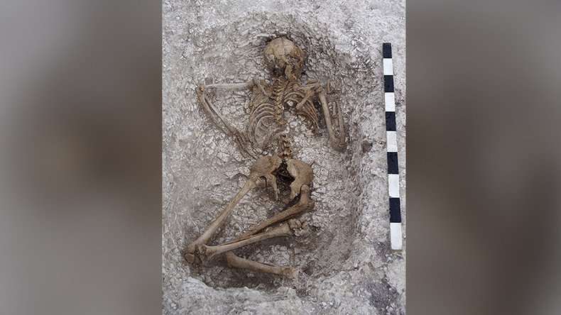 Prehistoric burial ground unearthed at UK army garrison site (PHOTOS)