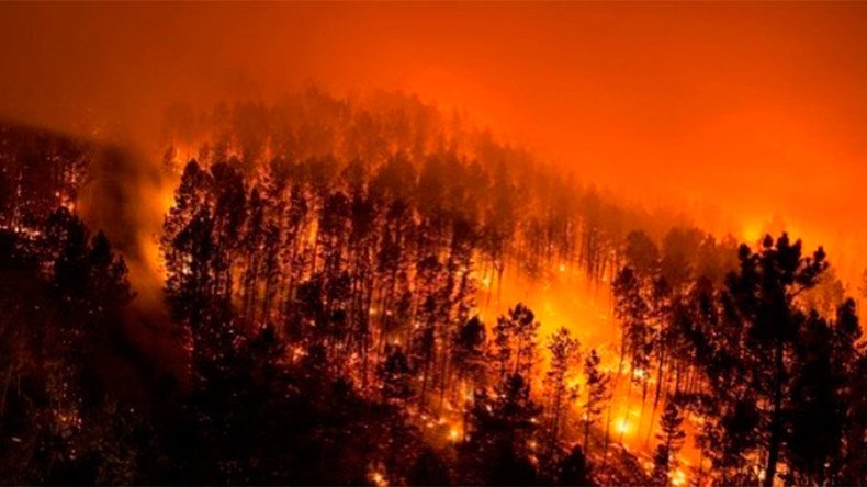 Raging wildfires kill 2, trigger panic & evacuations in Galicia, Spain (PHOTOS, VIDEOS)  