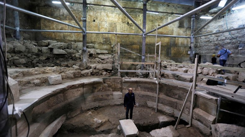 Sections of Western Wall, Roman theater unseen for 1,700yrs uncovered in Jerusalem (PHOTOS)
