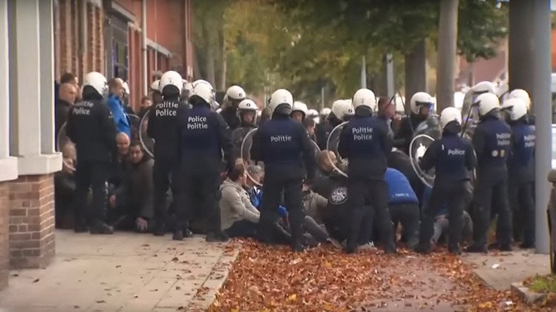 3 people seriously injured, 120 detained in Belgium football hooligan riot (VIDEO)