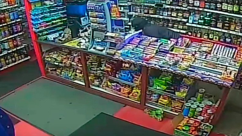 Masked robbers armed with wrenches attack newsagent worker (VIDEO)