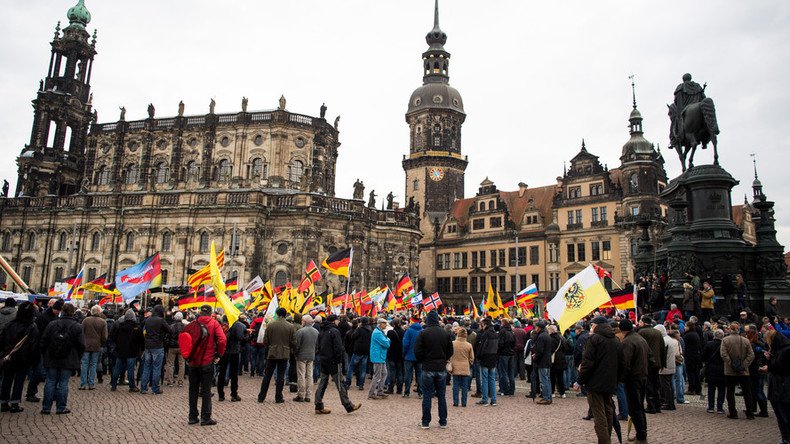 Anti-immigrant PEGIDA celebrates 3rd anniversary confronted by counter-protest in Dresden (VIDEOS)