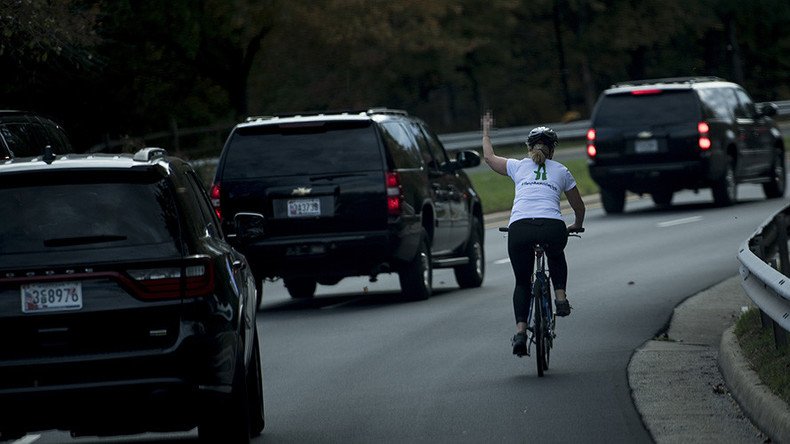 Cyclist flips Trump the bird as motorcade leaves Virginia golf course (PHOTO)