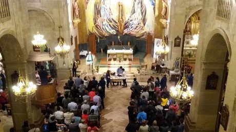 Catalan activists escape Spanish crackdown by counting votes at church altar (VIDEOS)