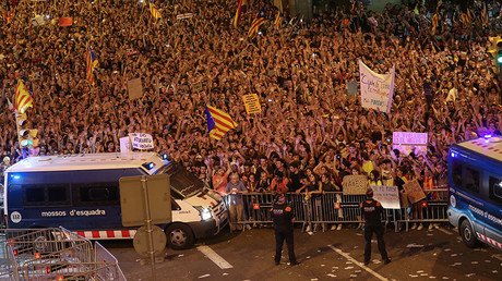 700k protest Spain's referendum crackdown in Barcelona – local police (PHOTO, VIDEO) 