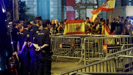 Madrid sends 20 trucks with beds, kitchens & showers to riot police deployed to Barcelona – media