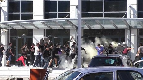 Protesters break into Greek labor ministry, clash with riot police (VIDEO)