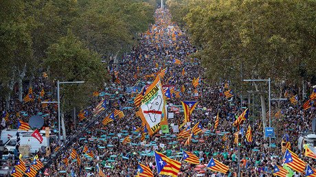 ‘It’s a coup’: Thousands protest power transfer from Barcelona to Madrid (VIDEO, PHOTO)