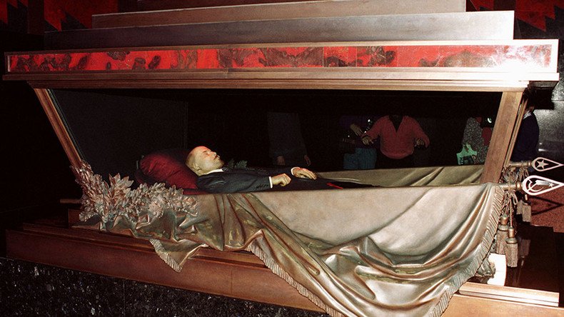 ‘Stop staring at his corpse’: Kadyrov urges Lenin’s burial