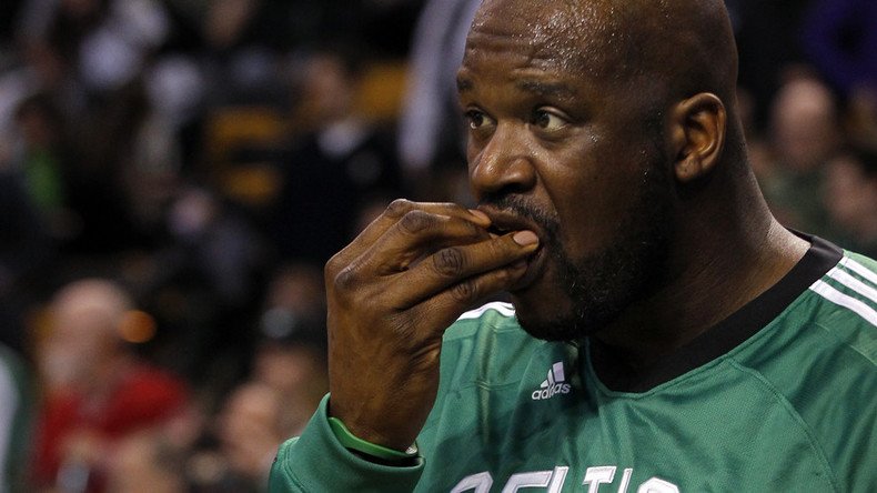 Shaquille O’Neal can’t take the heat after eating world’s hottest tortilla chip (VIDEO)