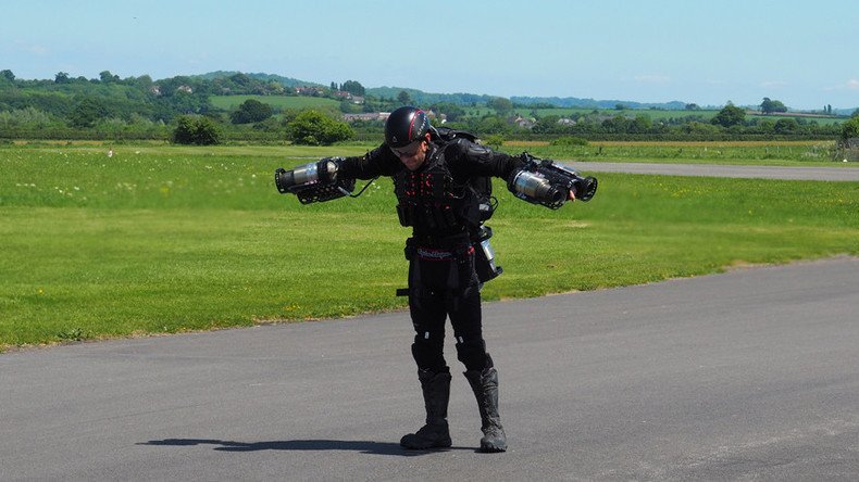 ‘Rocket man’ smashes world record for fastest-flying person in power suit (VIDEO)