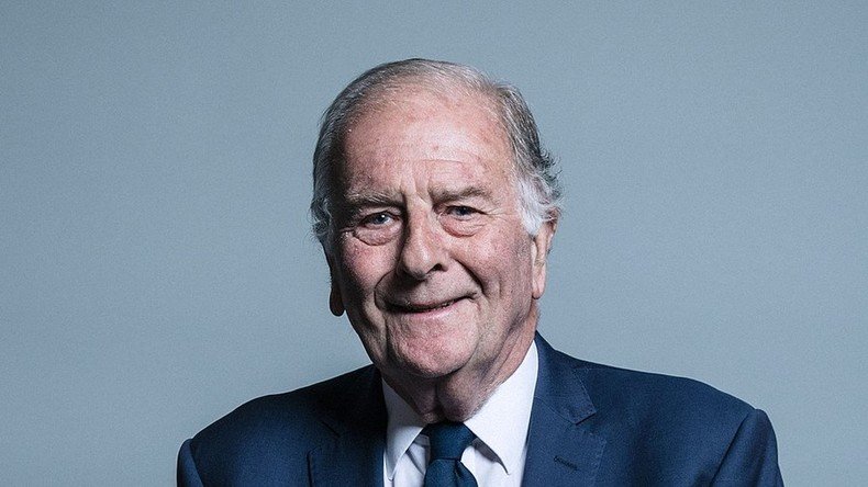 'Wilting flowers’: Tory MP blames female journalists for fueling Westminster sex scandal 