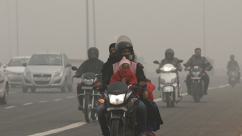 Indian politician likens smog-afflicted city to a 'gas chamber' (VIDEOS, PHOTOS)