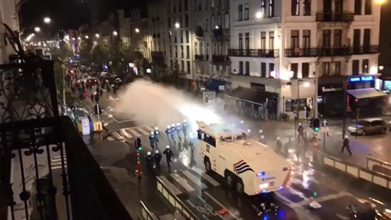 Violence & chaos in Brussels after crowd 'cheers' Morocco World Cup qualification (VIDEOS, PHOTOS)