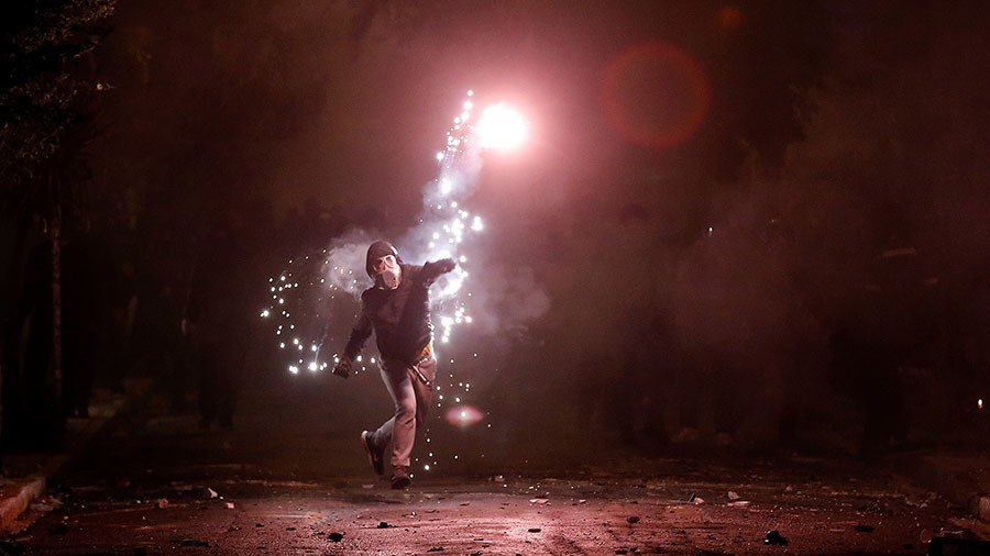 Firebombs vs tear gas: Clashes break out as Greeks remember 1973 student protests (VIDEO)