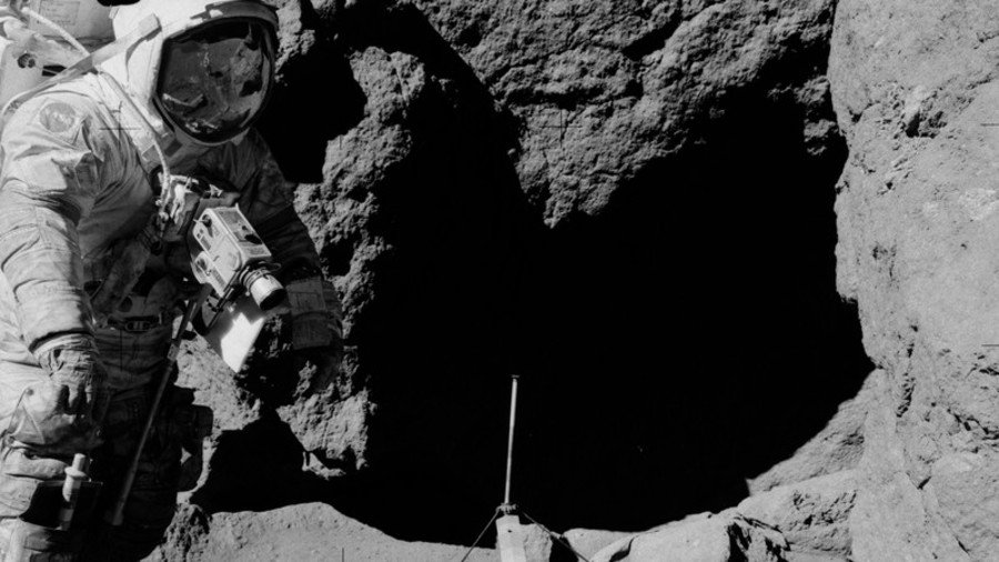 Moon landing PHOTOS reignite conspiracy theories… again