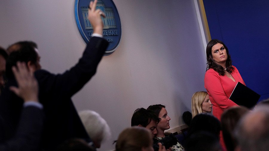 White House makes reporters ‘give thanks’ before asking questions