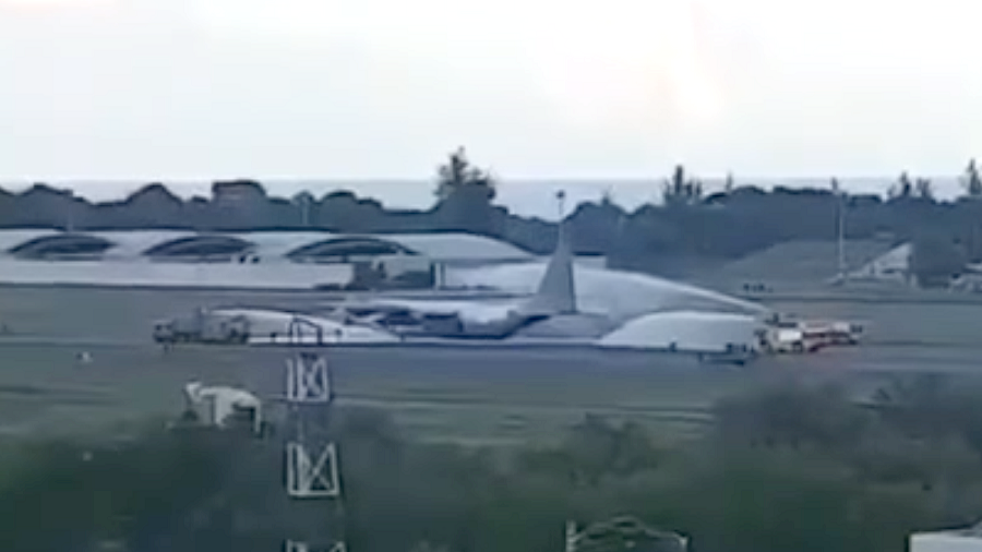 Sparks fly as RMAF Hercules plane makes ‘belly-landing’ (VIDEO)