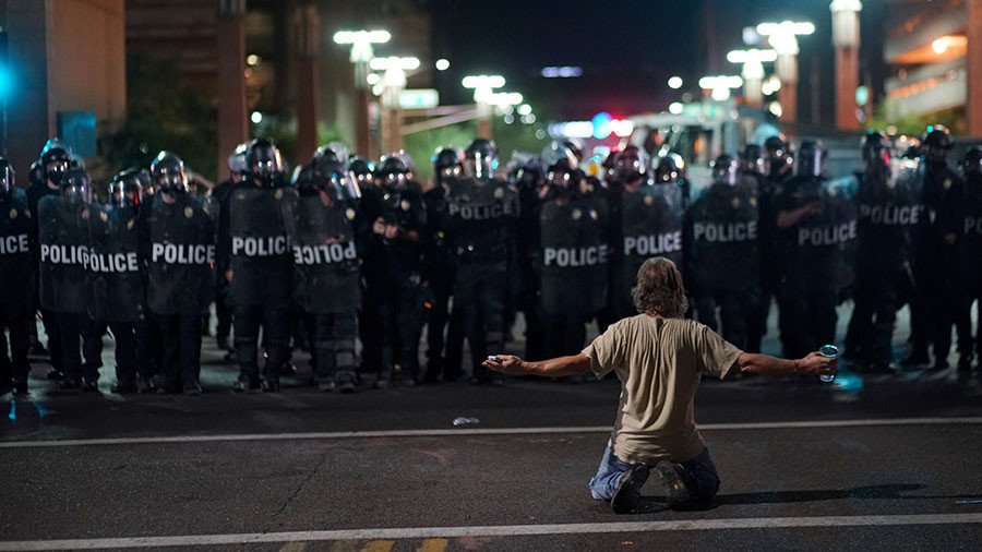ACLU sues Phoenix police for use-of-force records at Trump rally (VIDEOS)