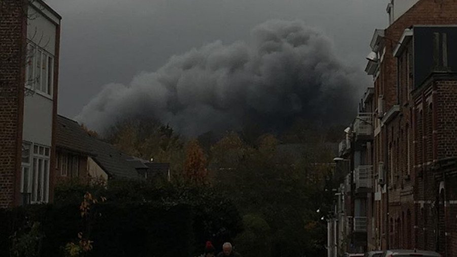 ‘Potentially toxic’ cloud engulfs Brussels suburb, locals told to stay indoors (VIDEO)