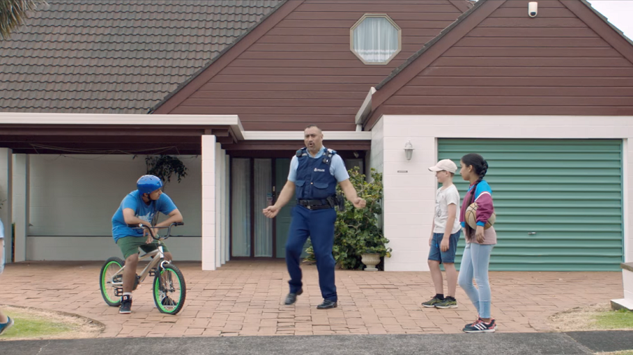 Badass NZ police recruitment video features helicopter, bagpipes & cop cat (VIDEO)