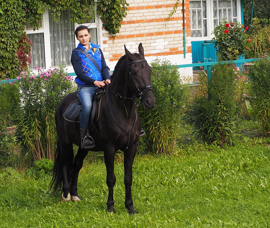 Русский наездник. Почтальон на лошади. Почтальонша на коне.