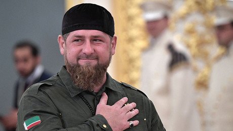 Chechen leader mocks sanctions & travel ban, says got ‘no order to step on US soil yet’