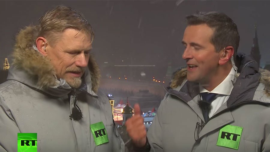 Snow joke: Peter Schmeichel braves Russian winter to kick off RT World Cup coverage (VIDEO) 