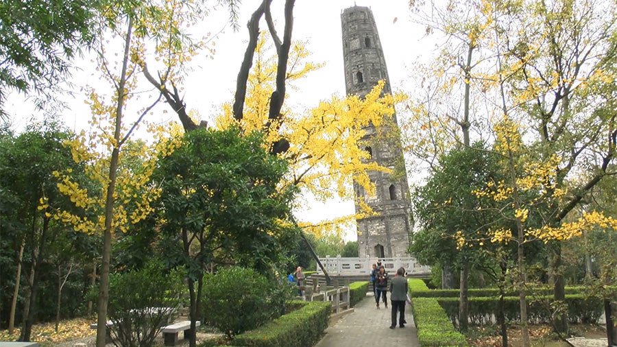 Precarious pagoda: Shanghai monument has twice the tilt of leaning Tower of Pisa (VIDEO)