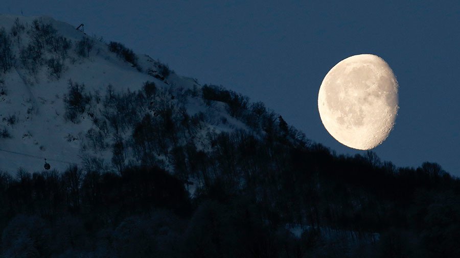  ‘Supermoon’ lights up the night sky for stargazers (PHOTO)