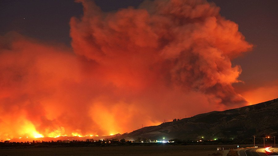 Multiple huge fires rip through SoCal, forcing highway closures & mass evacuations