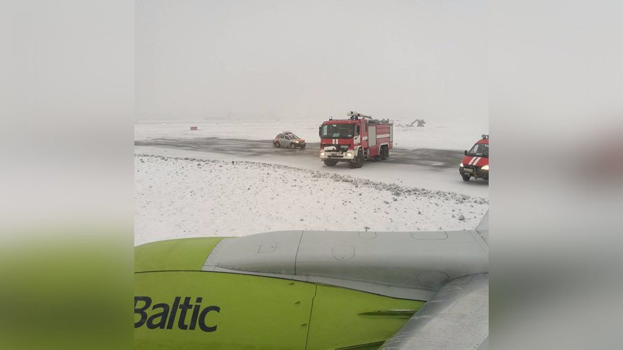 Passenger jet skids off runway at Moscow airport 