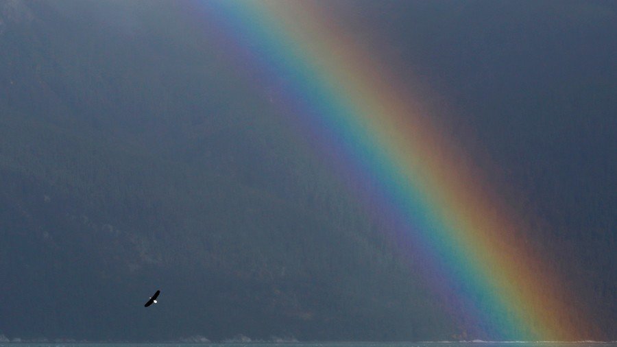 ‘Record breaking’ rainbow sparks online search for pictures (VIDEO)