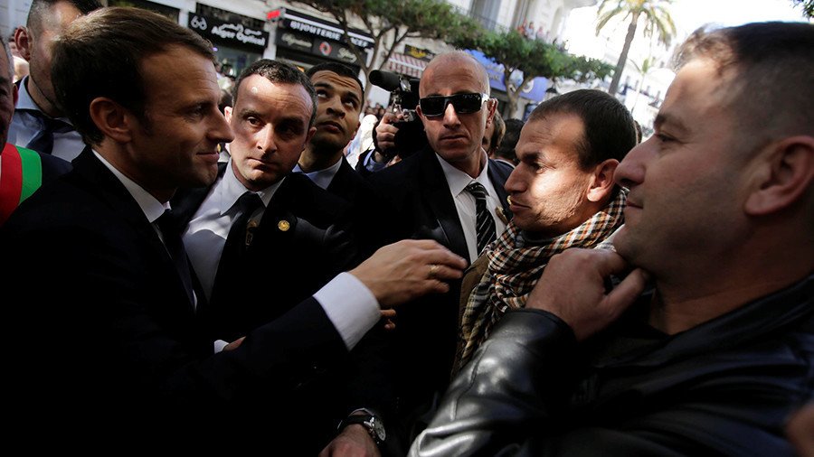 ‘Visas, Mr President!’ Algerians surround Macron, demand French visas (VIDEO)