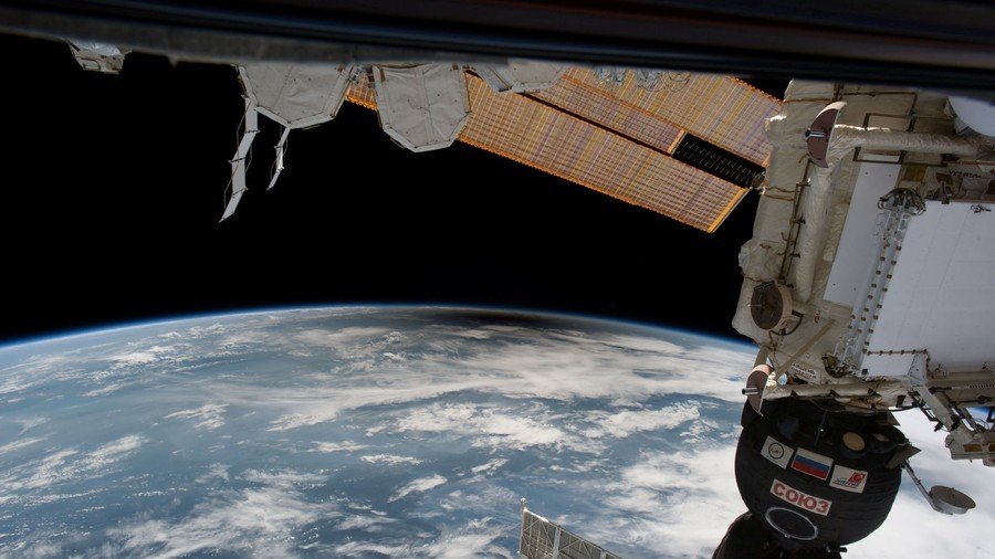Out of this world: ISS astronaut captures stunning images of shooting star above Mexico (VIDEO)