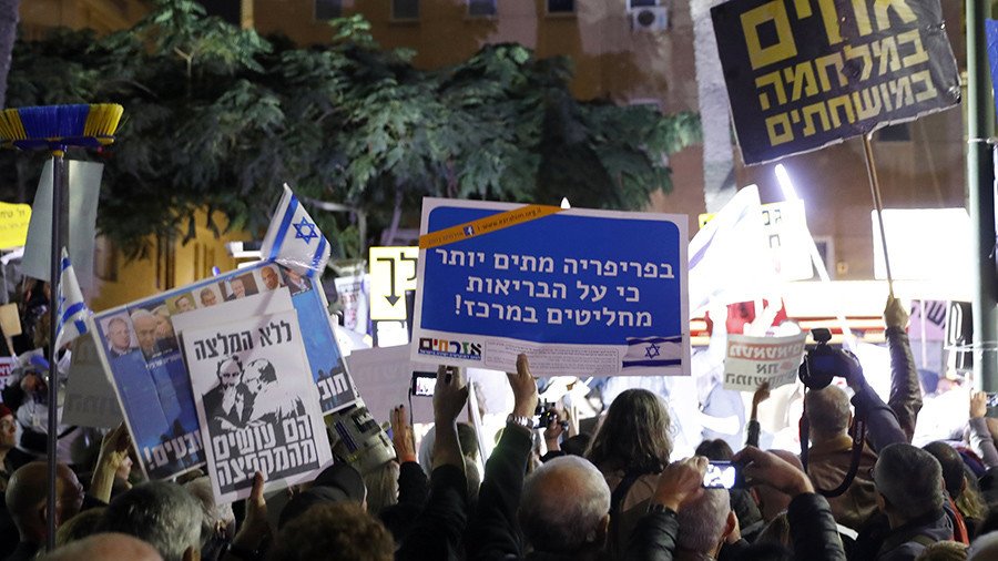 ‘Bibi to prison’: Thousands demand Netanyahu resignation over corruption in Israel