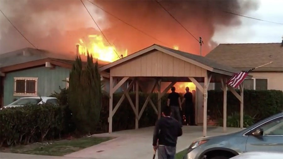 2 killed in San Diego after small plane crashes into house (VIDEO)