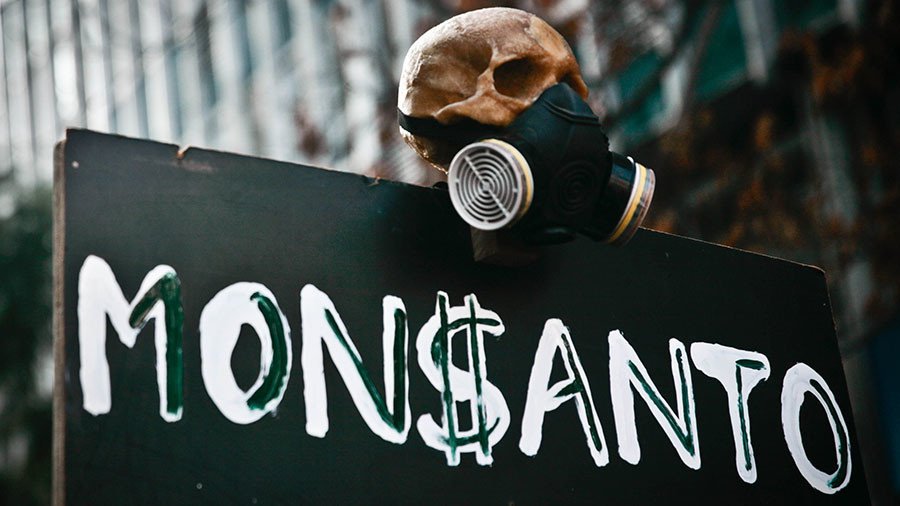 Monsanto promises cash to farmers who don’t abandon weed killer linked to crop destruction
