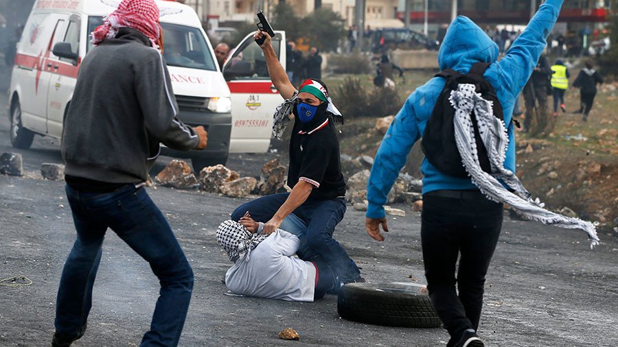 Israeli infiltrators launch surprise attack on Palestinian rally (VIDEO, PHOTOS)