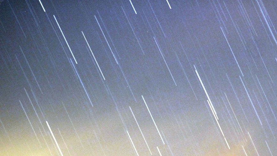 Meteor grazing night sky caught on camera in southern Russia (VIDEO)