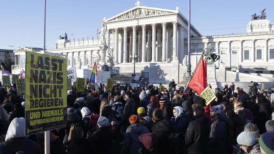 ‘Don’t let Nazis govern’: 1,000s protest new coalition govt in Austria (PHOTOS)