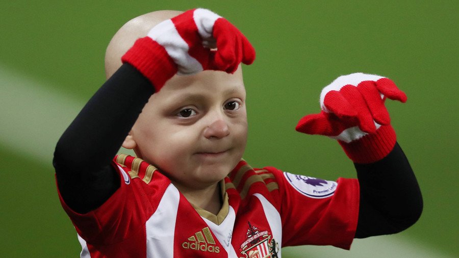 Football fan Bradley Lowery honored at sports awards after losing cancer battle