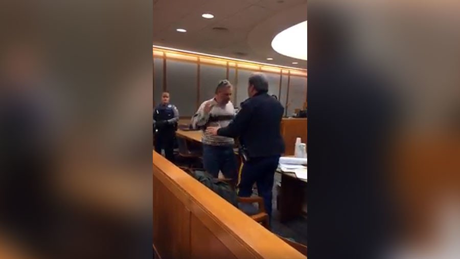 Courthouse officers taser Alaska man after he refuses to leave (VIDEO)